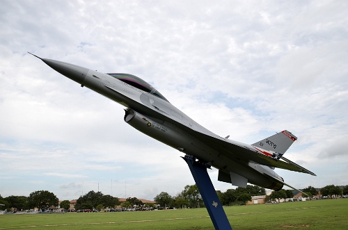 F-16 Eagle Aiming High  F-16 Eagle Aiming High